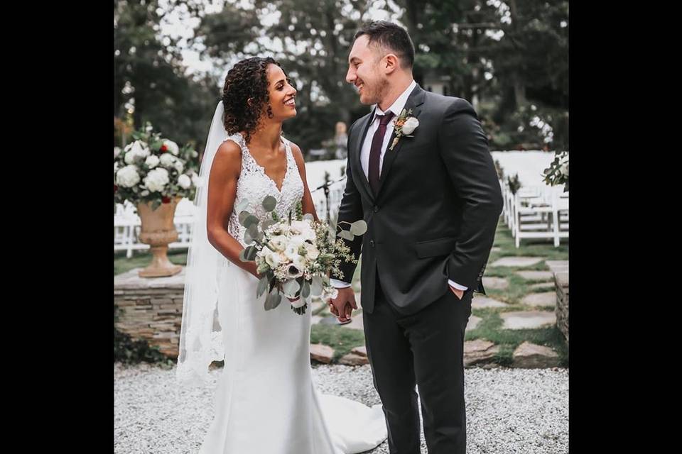 Lawn ceremony couple