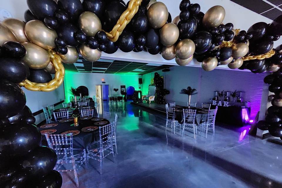 Black and gold balloon arch