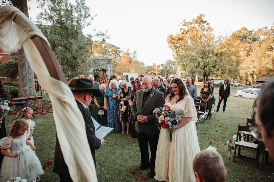 Front lawn ceremony space