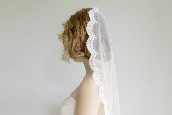 Spanish mantilla- elbow length veil