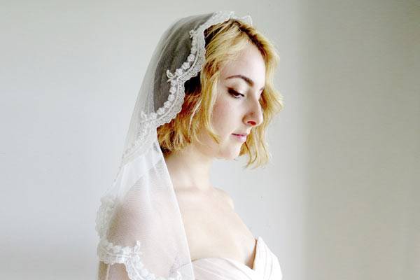 Spanish mantilla- elbow length veil