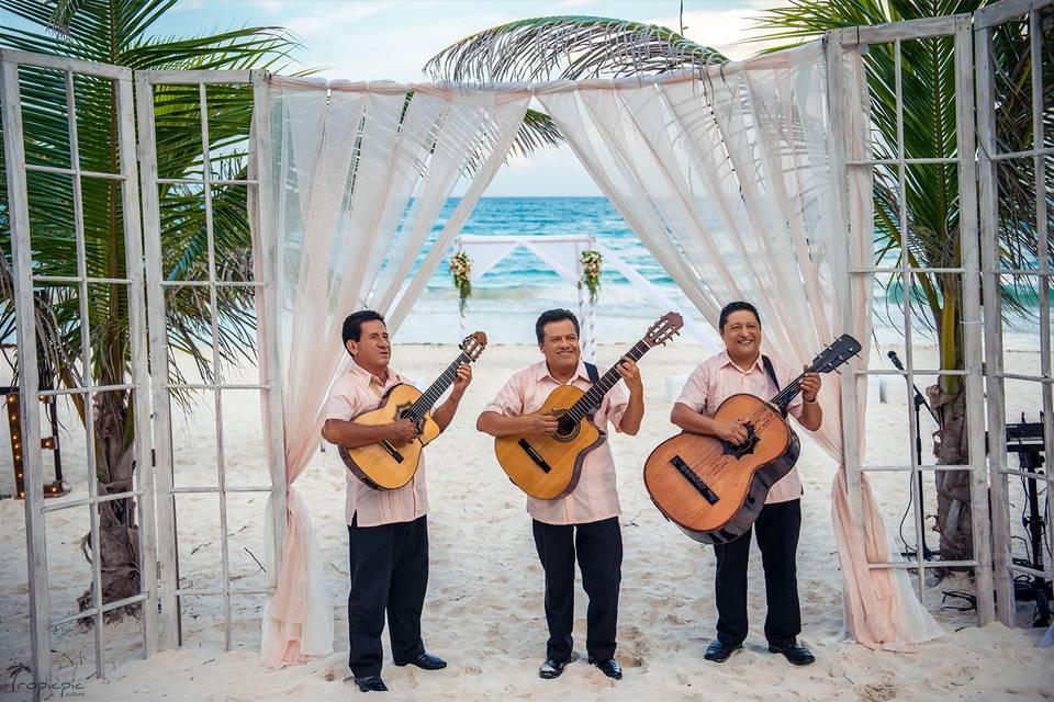 Romantic Trio Tulum