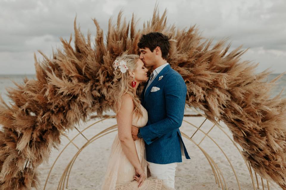 Pampas ceremony arch - Banyan Tree