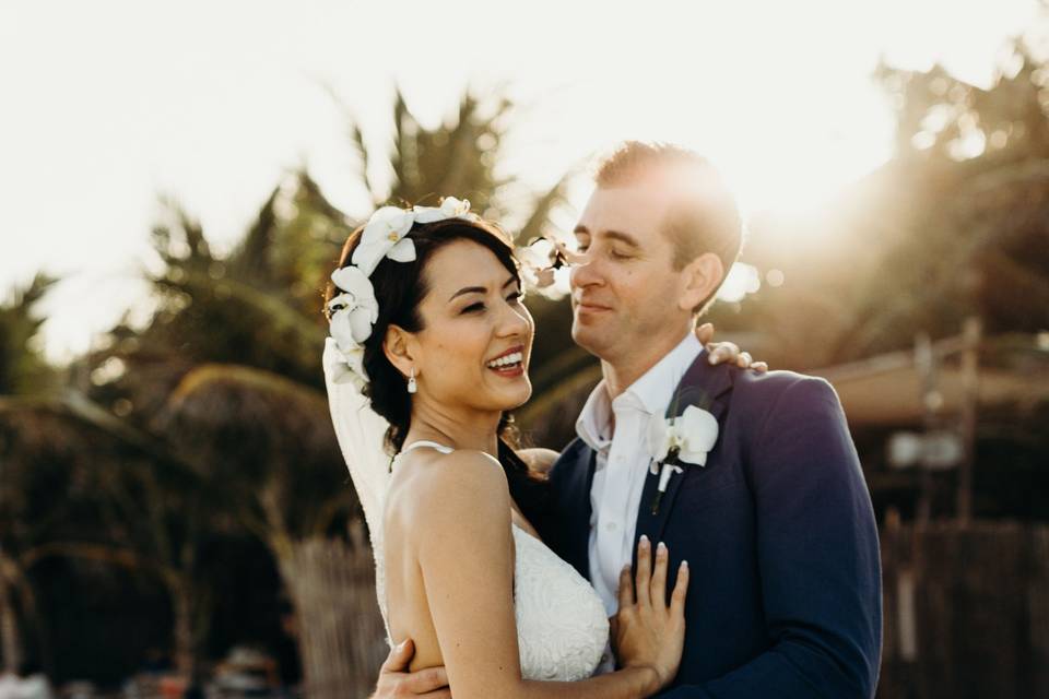 Newlywed kiss - Tulum