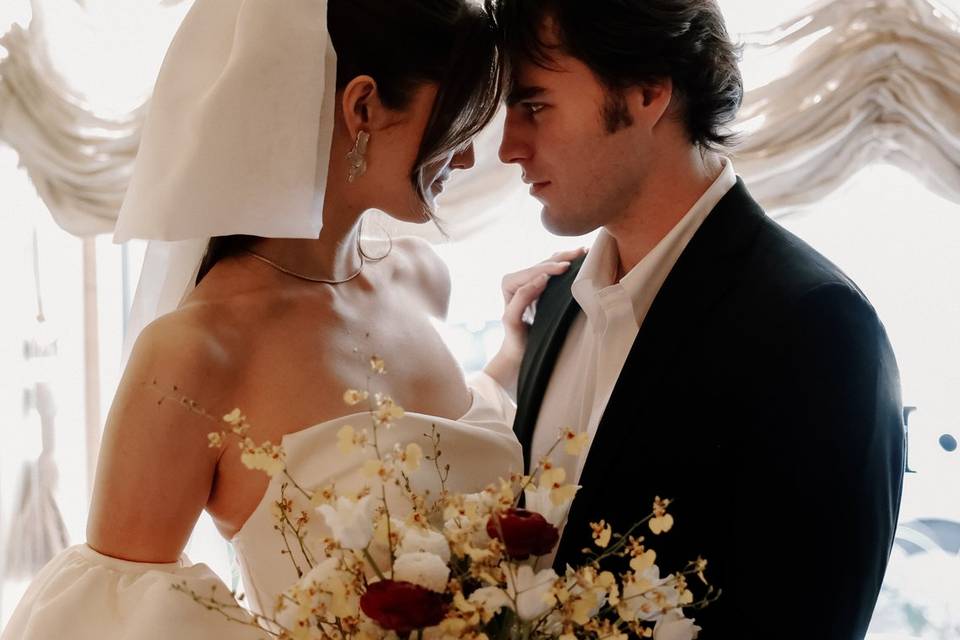 Bride with bow veil