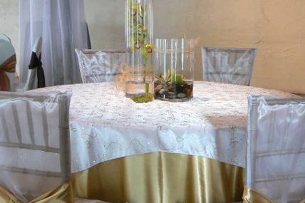 Wedding with white taffeta and gold satin