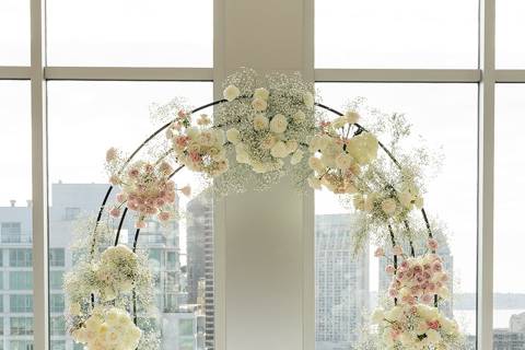 Arch with sweetheart table