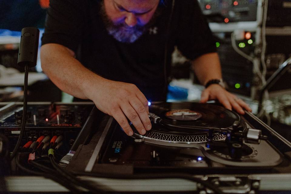 Vinyl DJ - DJ BurlyB