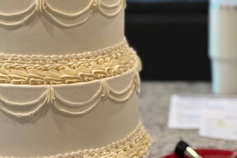 Vintage piped wedding cake