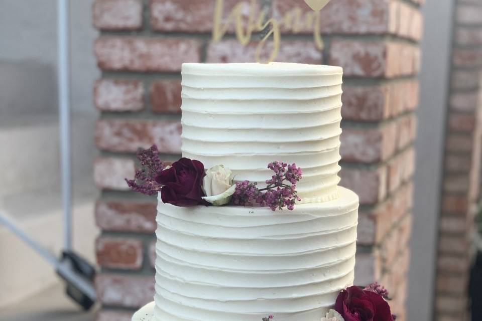 Rustic swirl wedding cake