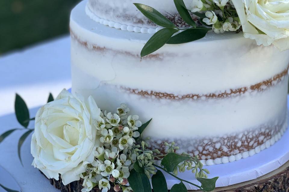 Semi-naked cake detail