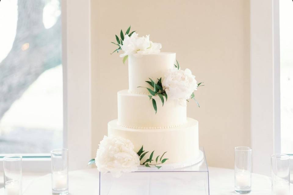 Smooth buttercream cake