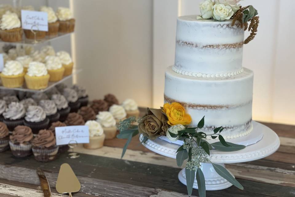 Semi-naked cake with cupcakes