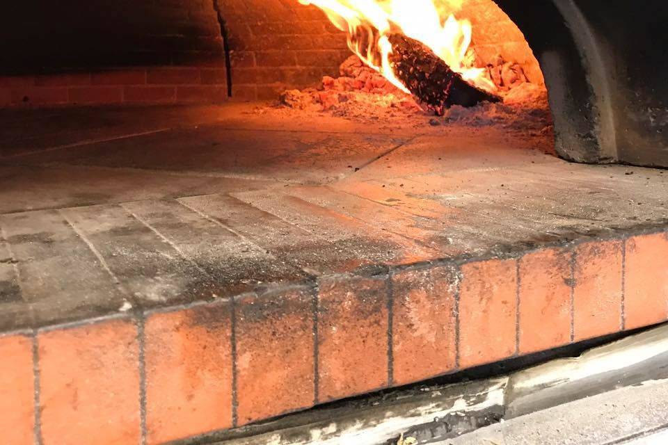 Gooroo's Wood Fire Pizza