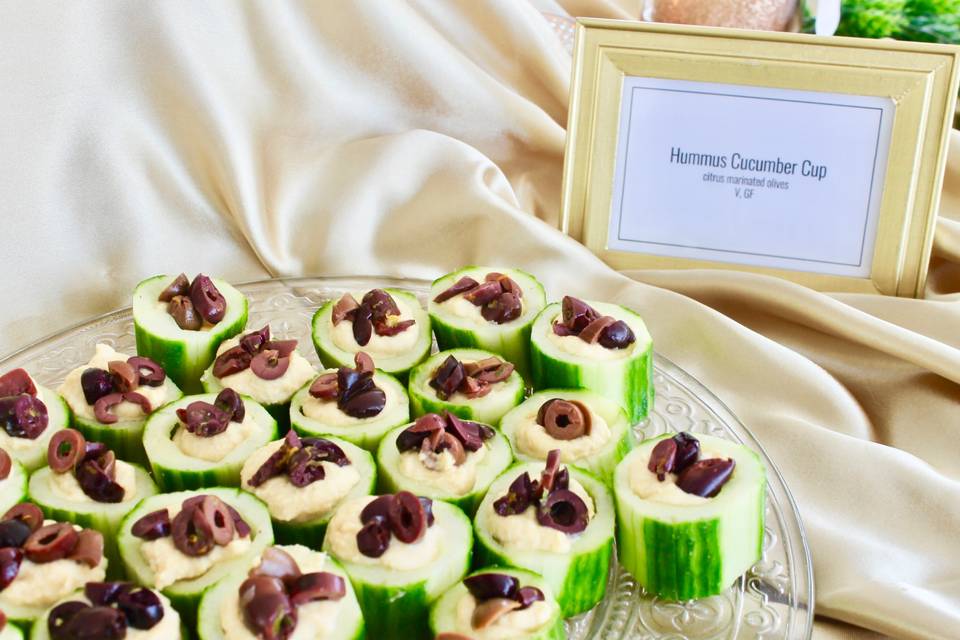 Hummus cucumber cup