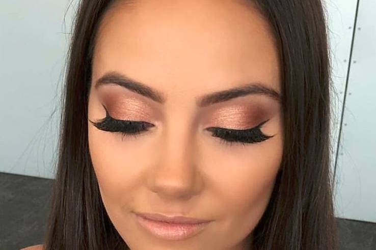 Neat brown smokey eyes and nude lip