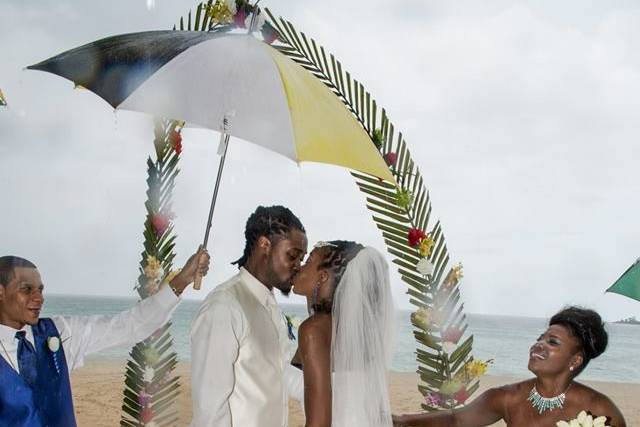 Couple kiss