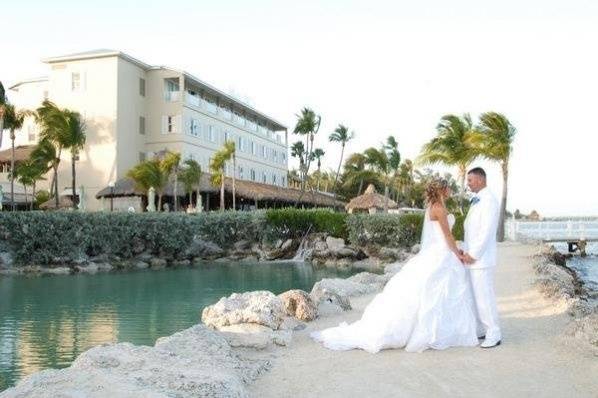 Groom set to break the glass