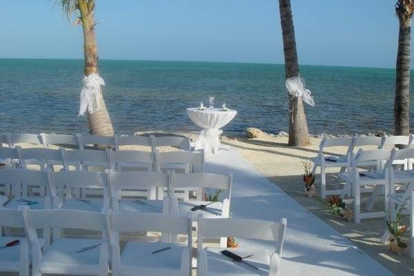 Elegant beachfront reception