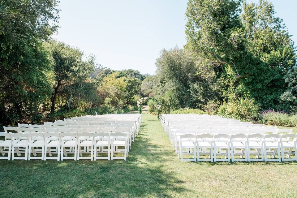 Simple but elegant ceremony setup