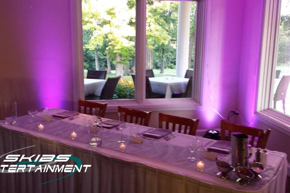 Head table arrangement