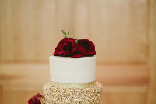 Wedding cake with roses