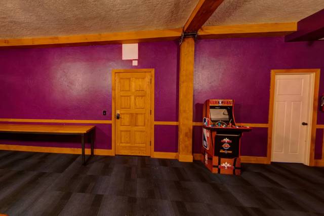 VIP Room w/ NBA Jam Arcade Gam