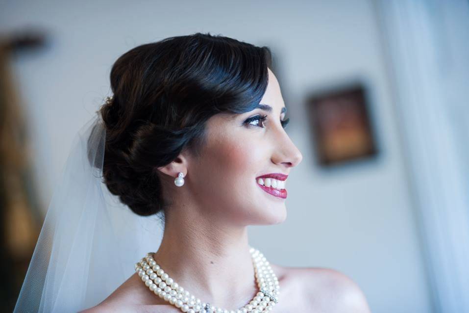 Elegant vintage bridal beauty