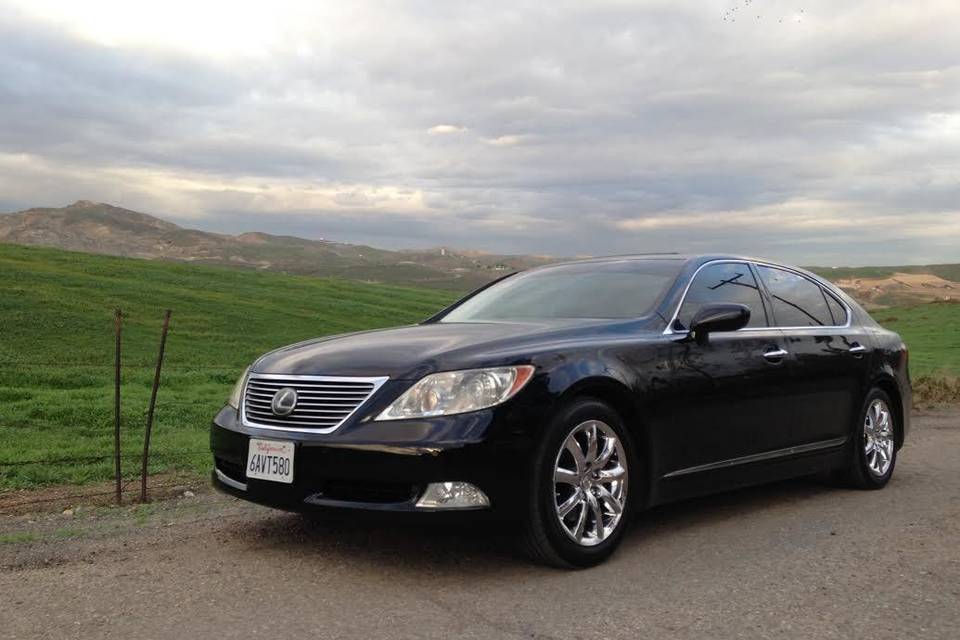 The Perfect Chino Hills Limousine Service 909-203-1936Luxury Lexus Sedan