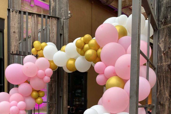 Welcome balloons