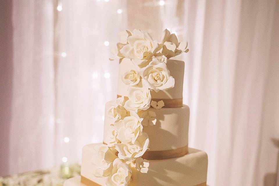 Floral wedding cake