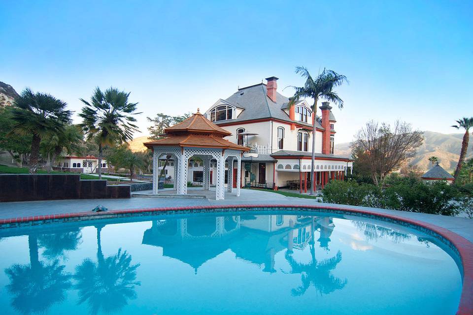 Newhall mansion pool