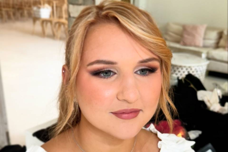Moth Kisses Makeup Artistry