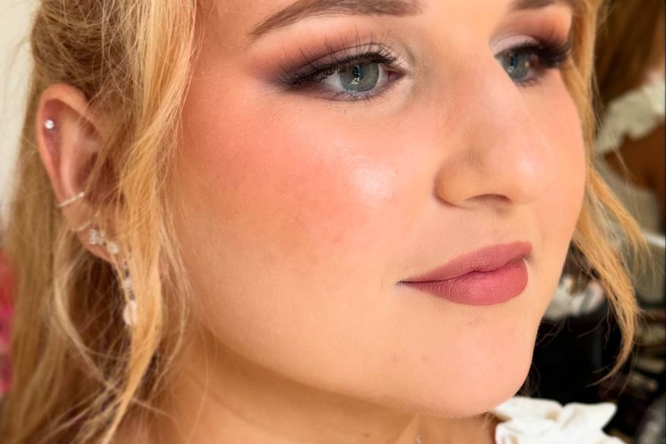 Moth Kisses Makeup Artistry