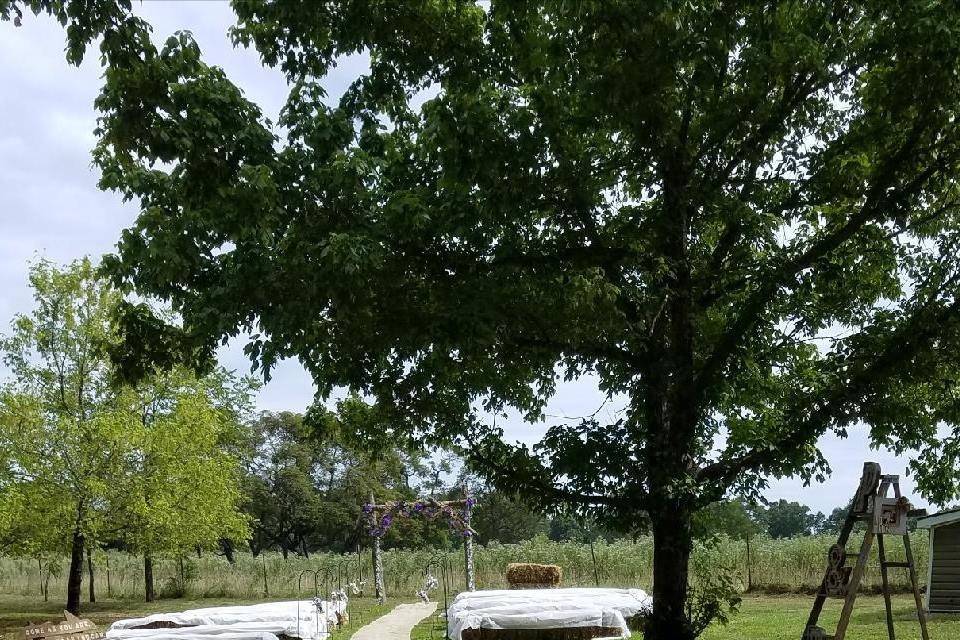 A true country bride using hay bales with coverings