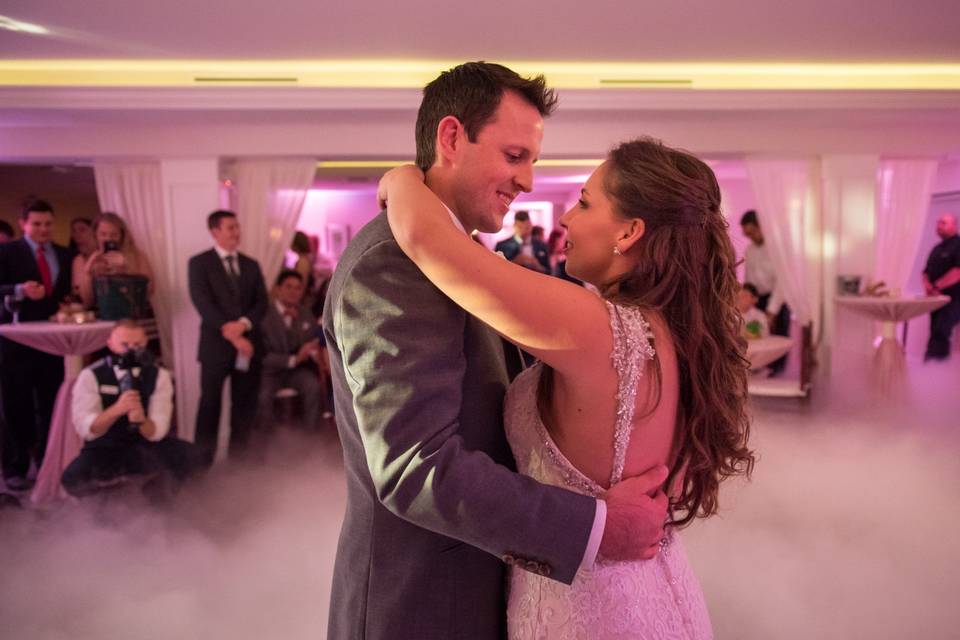 Bride & Groom first dance