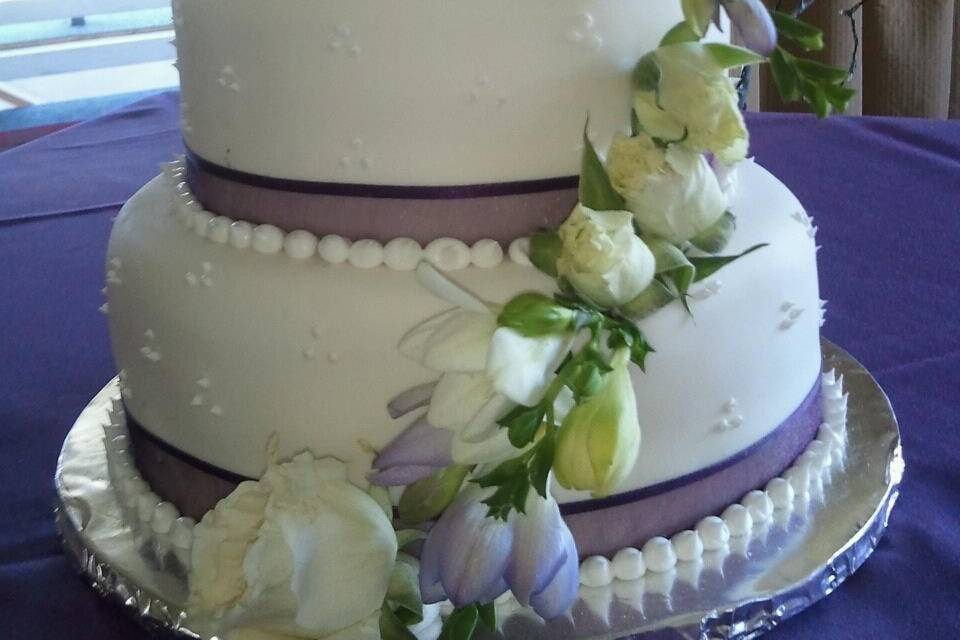 2-tier wedding cake