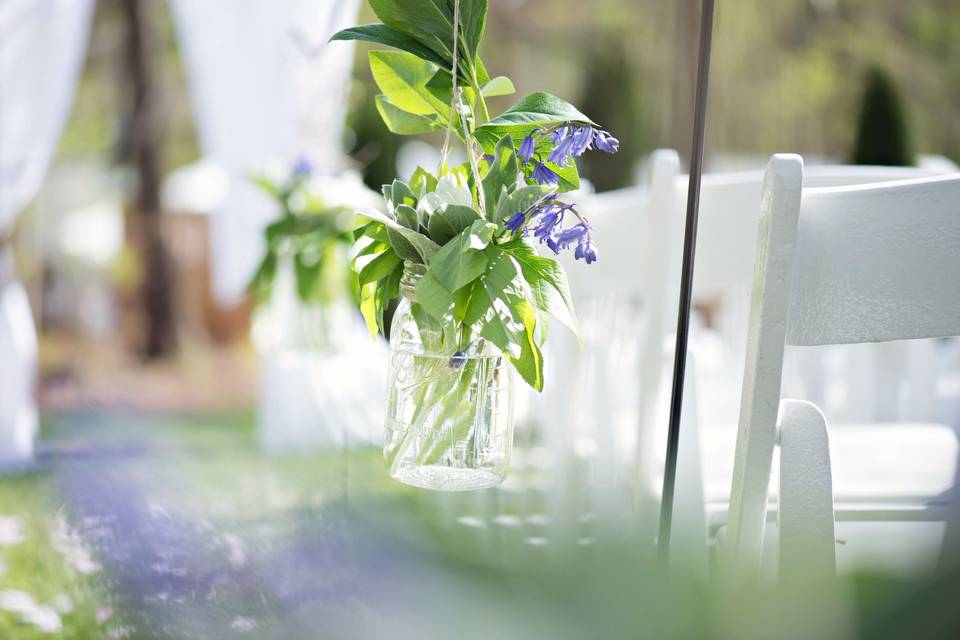 Mason jar aisle flowers. Photo Credit: Cindy McFarland Photography