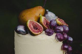 Wedding cake with frutis