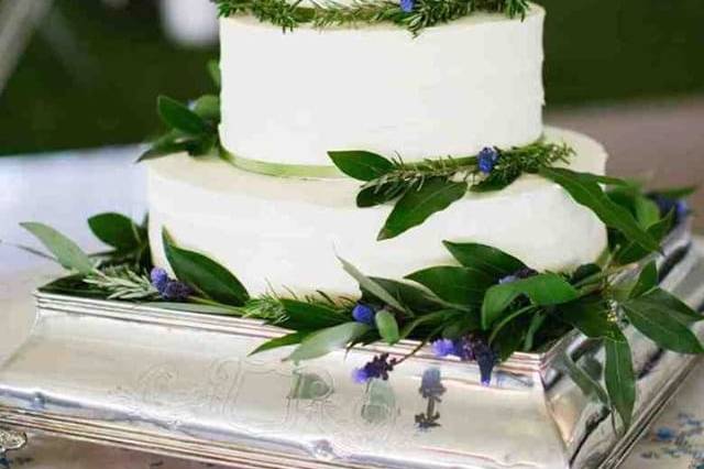 White wedding cake