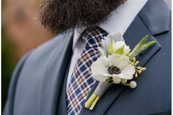 Anemone boutonniere