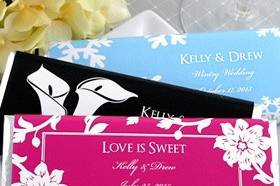 Suitable for the contemporary couple, these Silhouette Collection Personalized Hersheys 1.55oz Chocolate Bar Favors will melt in your guests mouths