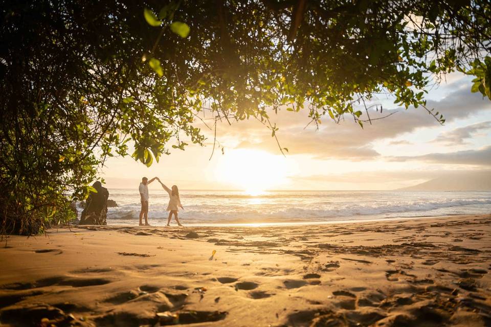 Proposal-engagement photo Maui