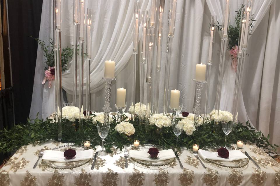 Sweetheart table- flowers and