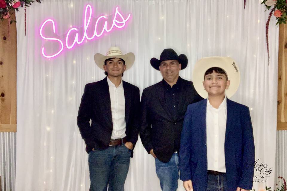 WEDDING PHOTO BOOTH