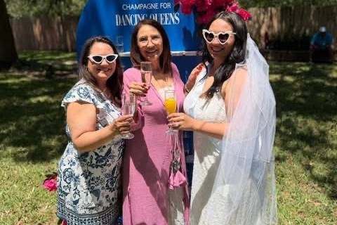 WEDDING PHOTO BOOTH