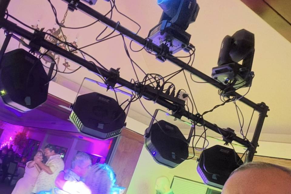 DJ CRUZ