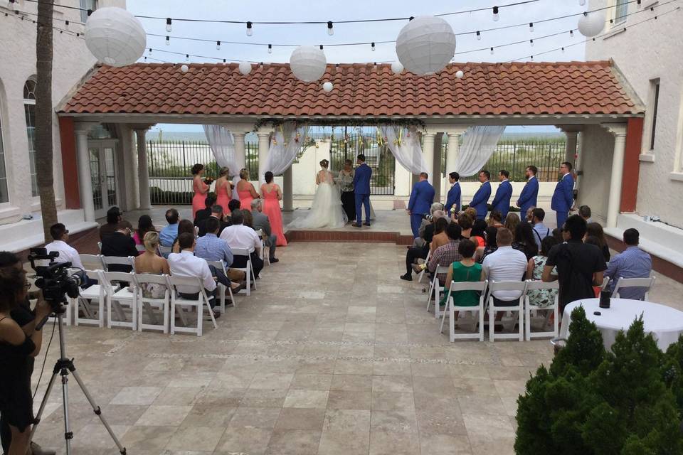 A sleek outdoor ceremony