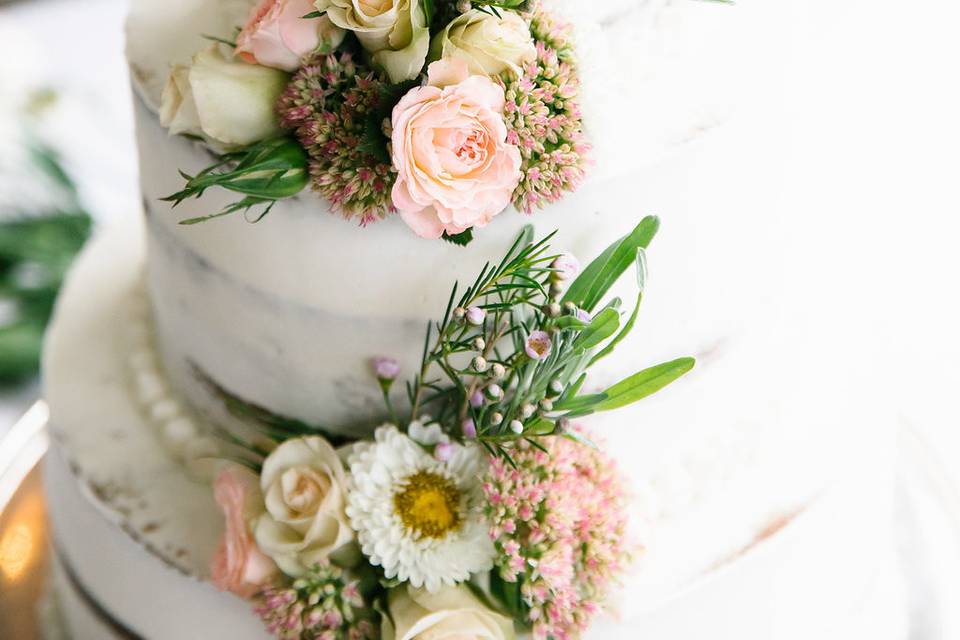 Floral wedding cake