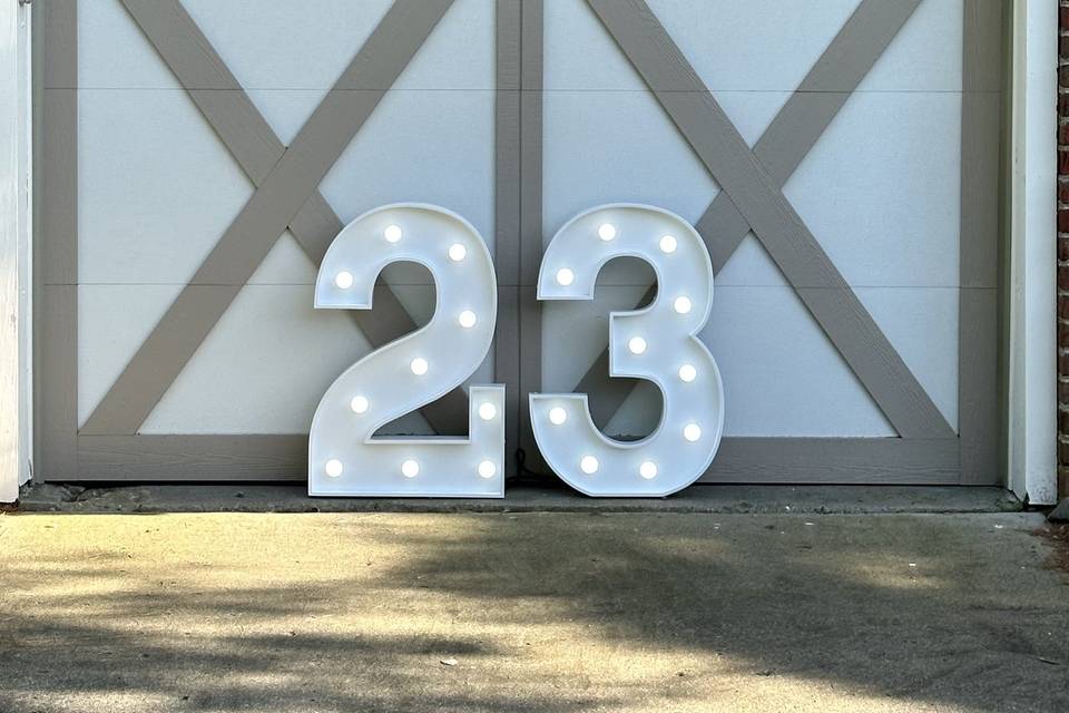 Marquee light-up letters